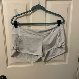 White lululemon speed ups 2.5 inch low rise shorts